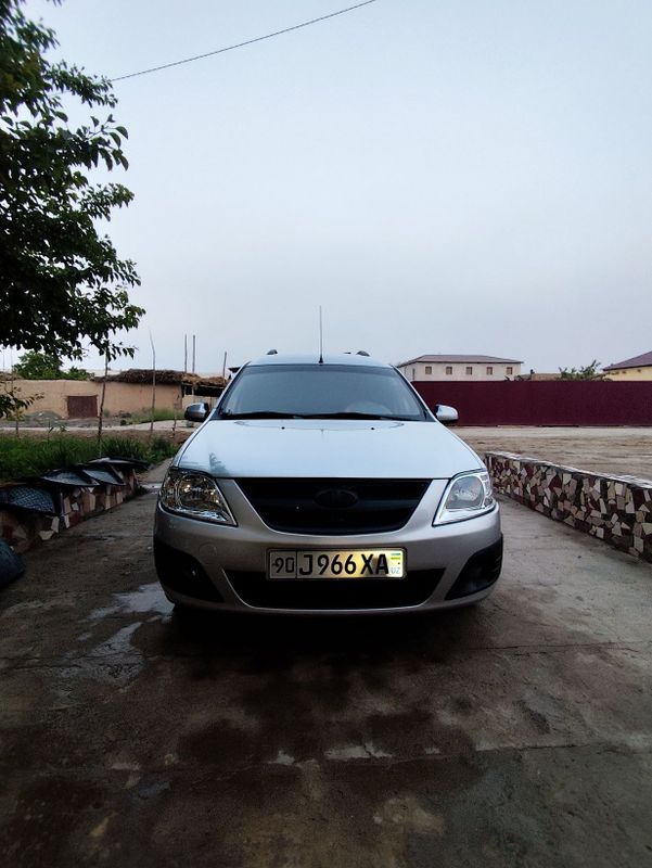Lada Largus sotiladi Lada Largus sotiladi