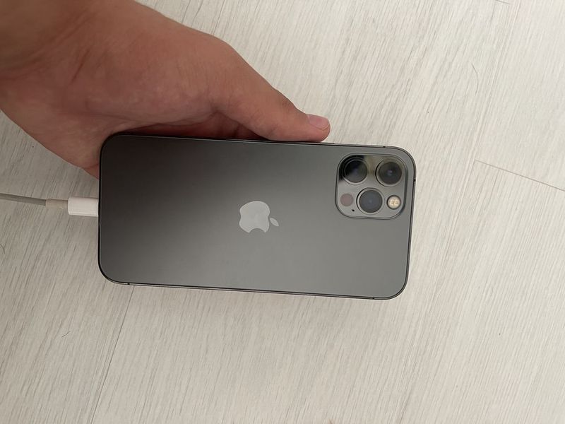 Iphone 12. Ideal Iphone 12. Ideal
