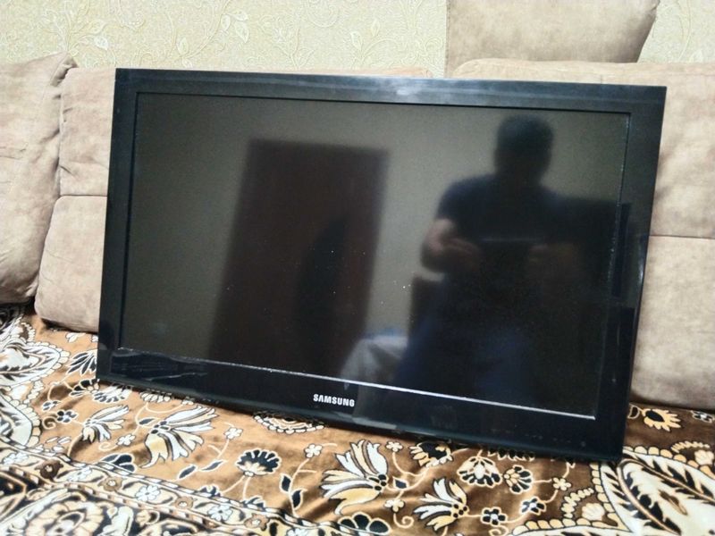 Samsung ЖК HD телевизор 32" Серия 4 LE32D403E2W Samsung ЖК HD телевизор 32" Серия 4 LE32D403E2W
