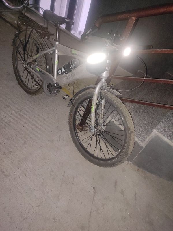 Velosiped sotiladi Velosiped sotiladi