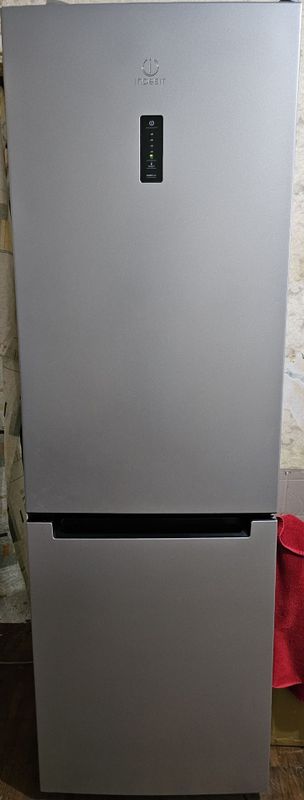 Продам холодильник Indesit Продам холодильник Indesit