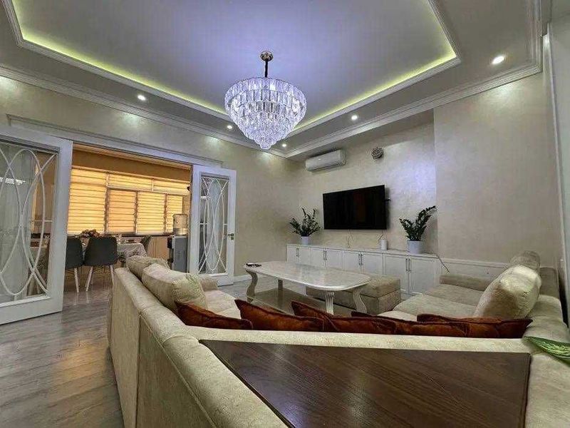 Продается квартира 130м2 Ориентир: Чехова Продается квартира 130м2 Ориентир: Чехова