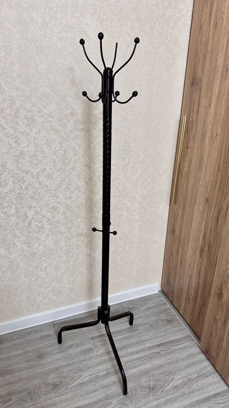 вешалка стоячая 1.80см