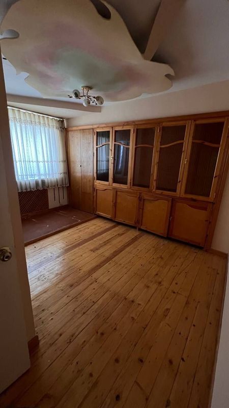 Срочно продается 4 х комнатная квартира на Мирзо-Улубекском районе. Срочно продается 4 х комнатная квартира на Мирзо-Улубекском районе.
