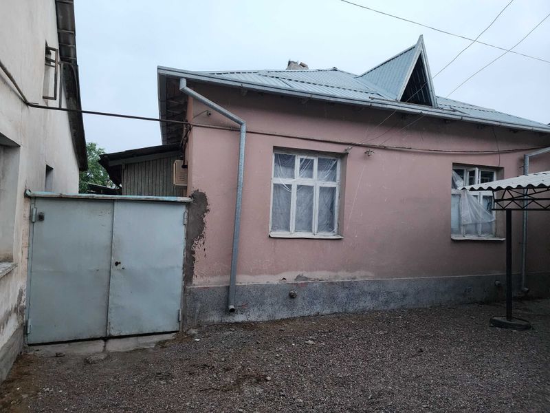 Продаётся дом с участком в тихом районе Продаётся дом с участком в тихом районе