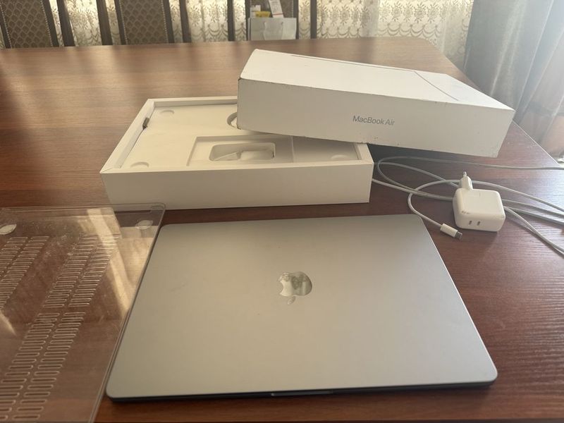 Macbook pro air m3 8gb 256gb Macbook pro air m3 8gb 256gb