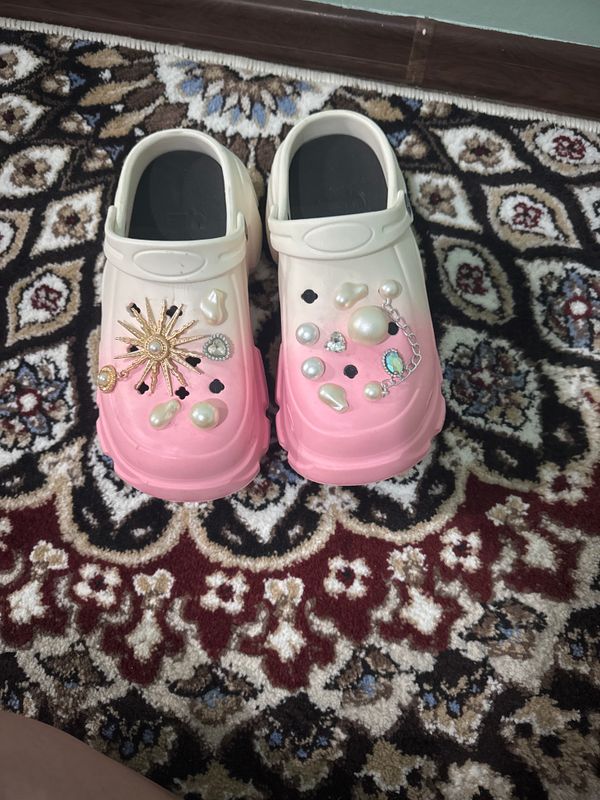 Crocs Made in china 180000 som