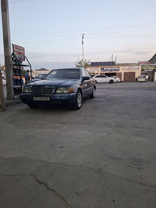 W202 yili 93. 1.8 mator Binzinda. Avtamat karobka. Kandiori bor ishled
