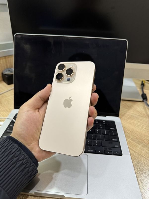 Iphone 16 max desert titanium