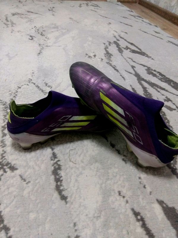 adidas f50 narhi 100 soʻm razmer 39 adidas f50 narhi 100 soʻm razmer 39