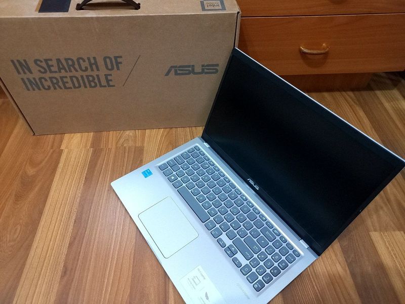 Noutbuk ASUS ofisni Intel Celeron 515X