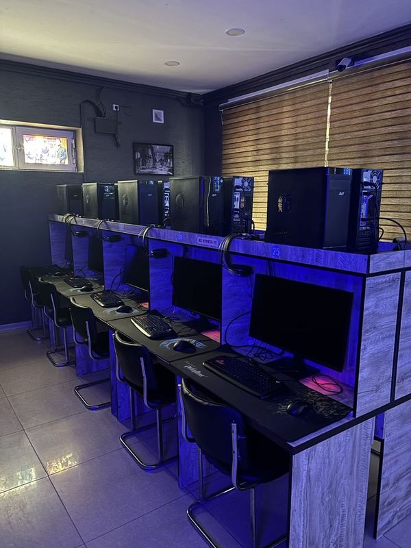 Продается игровой компьтеры состояние отличное вместе стол и стулчик Продается игровой компьтеры состояние отличное вместе стол и стулчик