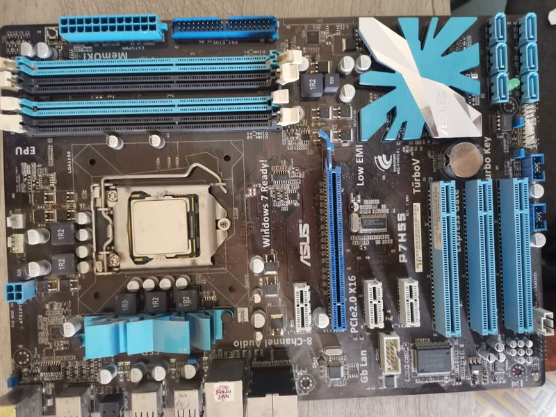 Материнская плата Asus P7H55 Материнская плата Asus P7H55