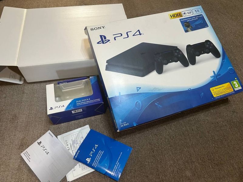 Продам Playstation 4 slim 1Tb состояние отличное ,не прожитый. Продам Playstation 4 slim 1Tb состояние отличное ,не прожитый.