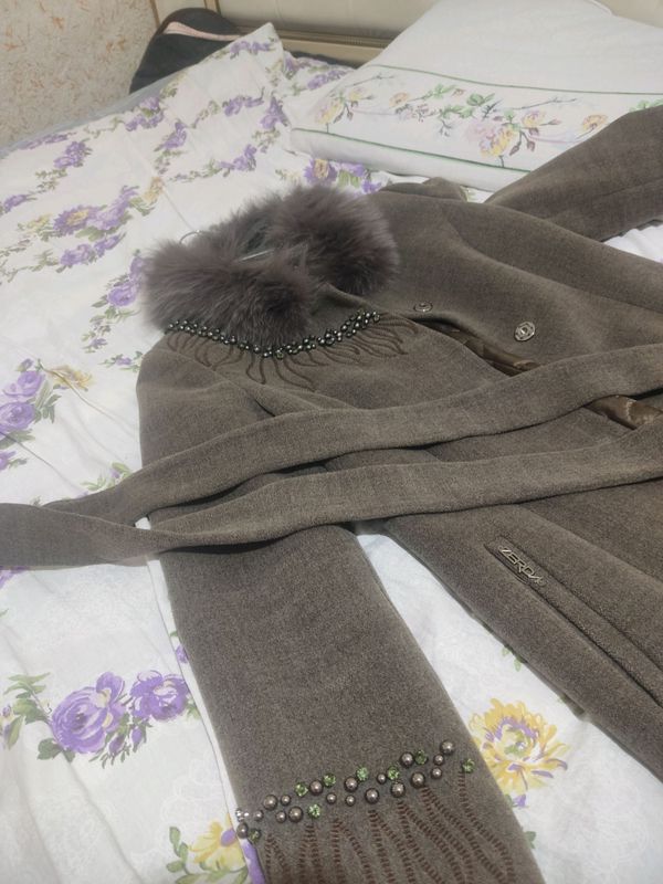 Ayollar paltosi razmeri 40 narxi 400000 Ayollar paltosi razmeri 40 narxi 400000