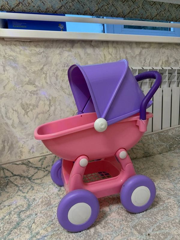Игрушечная коляска Игрушечная коляска