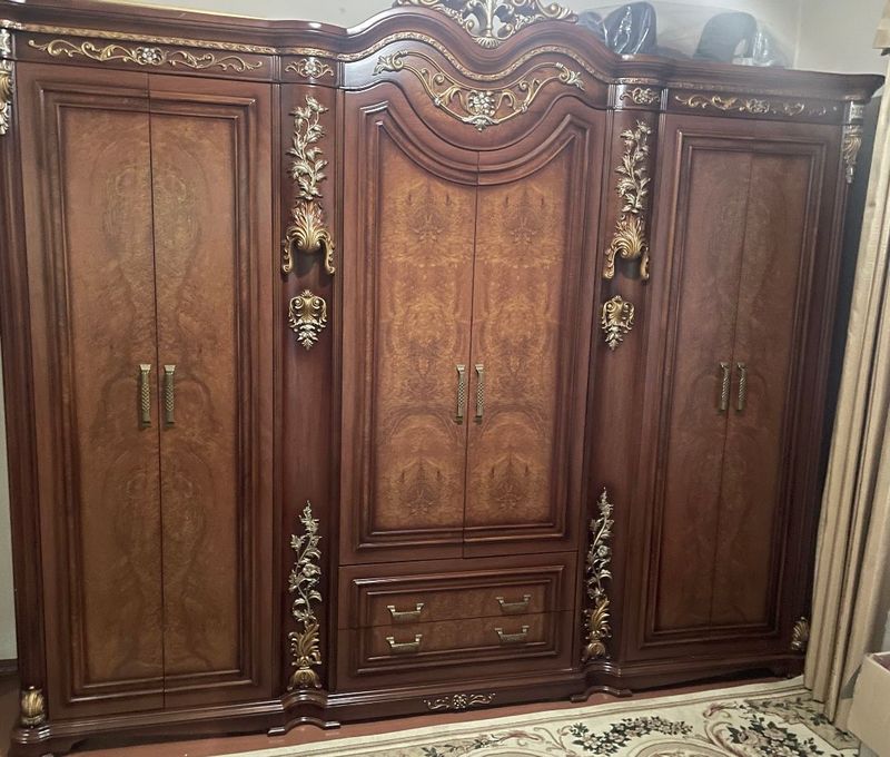 Продается китайский мебел. Цена за комплект 1200$