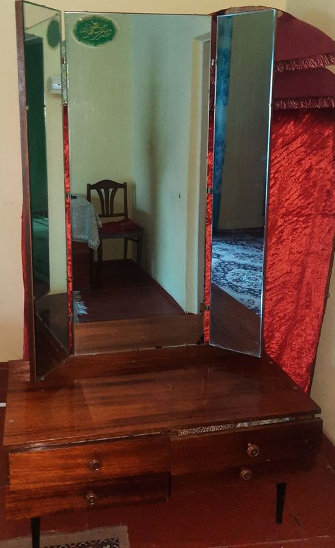 Mebel sotiladi holati yaxshi Mebel sotiladi holati yaxshi