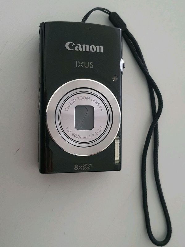 Canon IXUS raqamli fotoapparati.