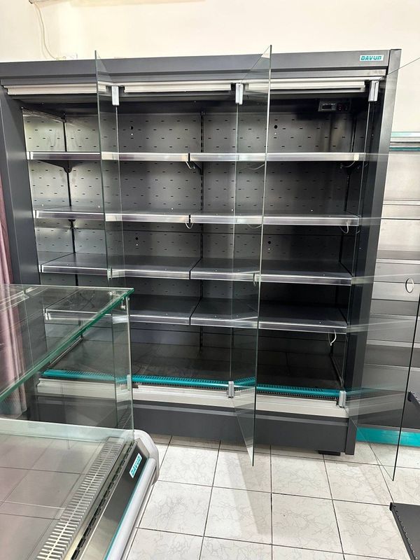 Vitrina xolodilnik magazinlar uchun Vitrina xolodilnik magazinlar uchun