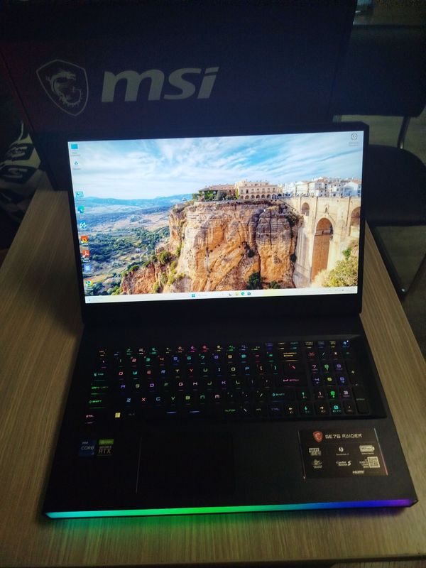 Нотбук Наворот игровой Msi большой экраном