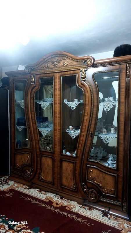 Продаётся сервант китай