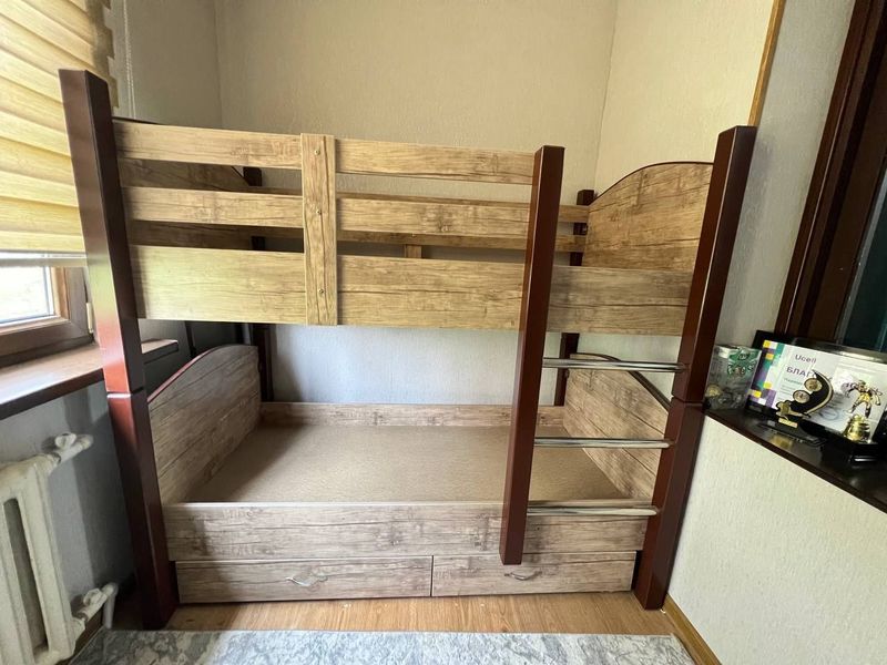 Продам двухъярусную кровать Продам двухъярусную кровать