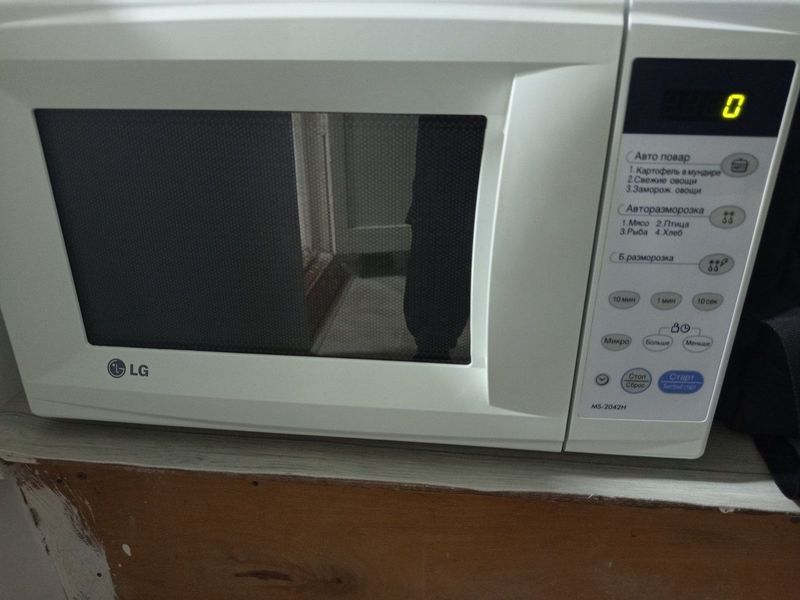 Продаётся микроволновая печь LG Продаётся микроволновая печь LG
