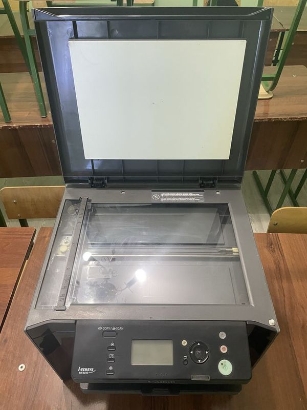 Canon 4400 prentiri oq qora chiqaradi. Kopiya ham qiladi qog’ozlarni Canon 4400 prentiri oq qora chiqaradi. Kopiya ham qiladi qog’ozlarni
