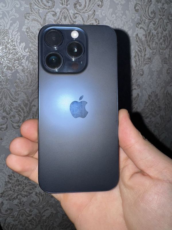 Iphone 15 pro blue