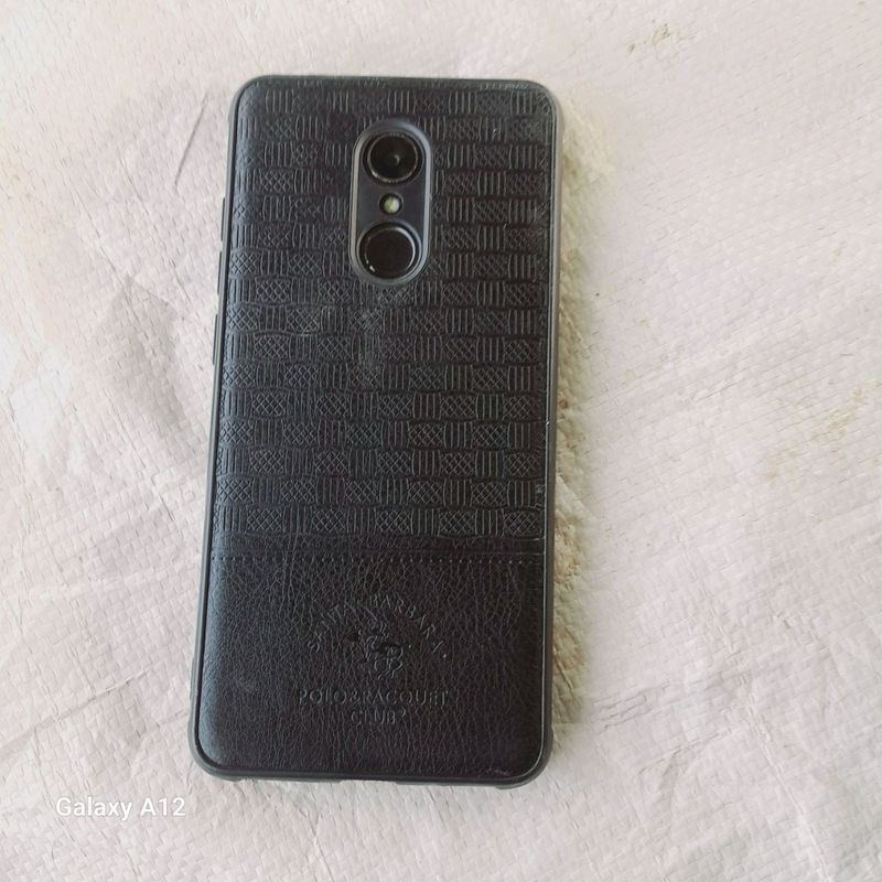 Telefon sotiladi narxi 400 ming kelishimiz Telefon sotiladi narxi 400 ming kelishimiz