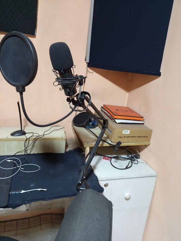 Mikrofon sotiladi blogger va studiyachilar uchun