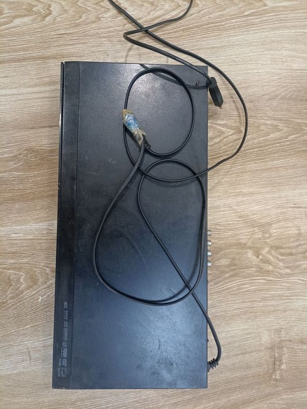 LG DVD/CD плеер DV588 с USB — рабочий