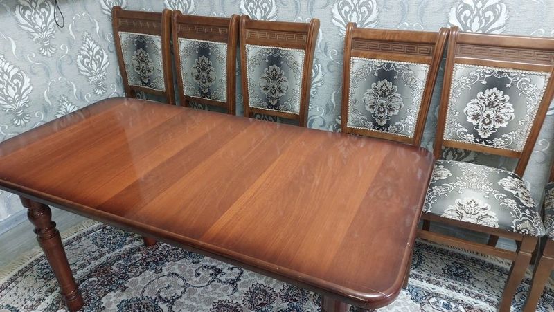 Продаётся 6 стульев и стол Продаётся 6 стульев и стол