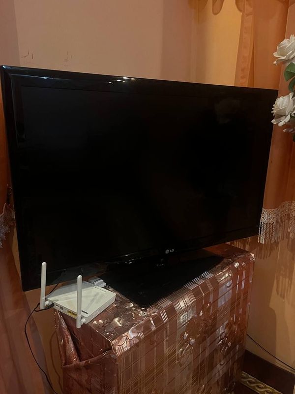 Продается телевизор LG оригинал не смарт Продается телевизор LG оригинал не смарт