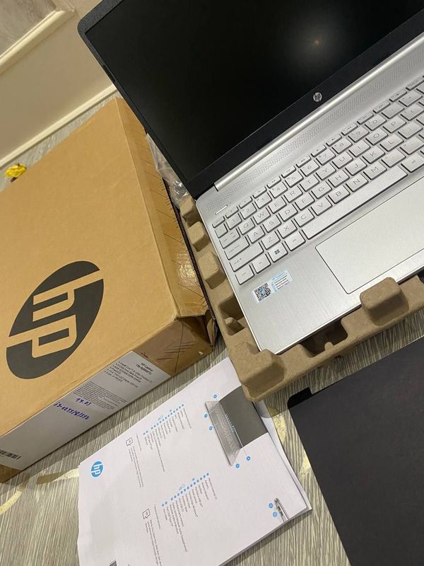 HP i5 сотилади состоянияси янги. 3-4 соат ишлатилган холос.