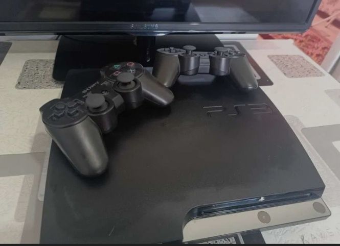 Sony PlayStation 3 Slim 320 Gb 4 pult Sony PlayStation 3 Slim 320 Gb 4 pult
