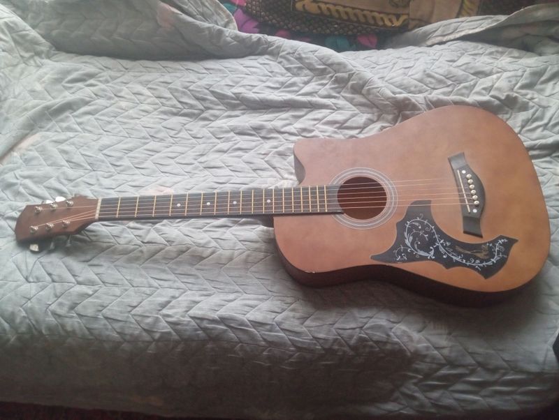 yangi gitara