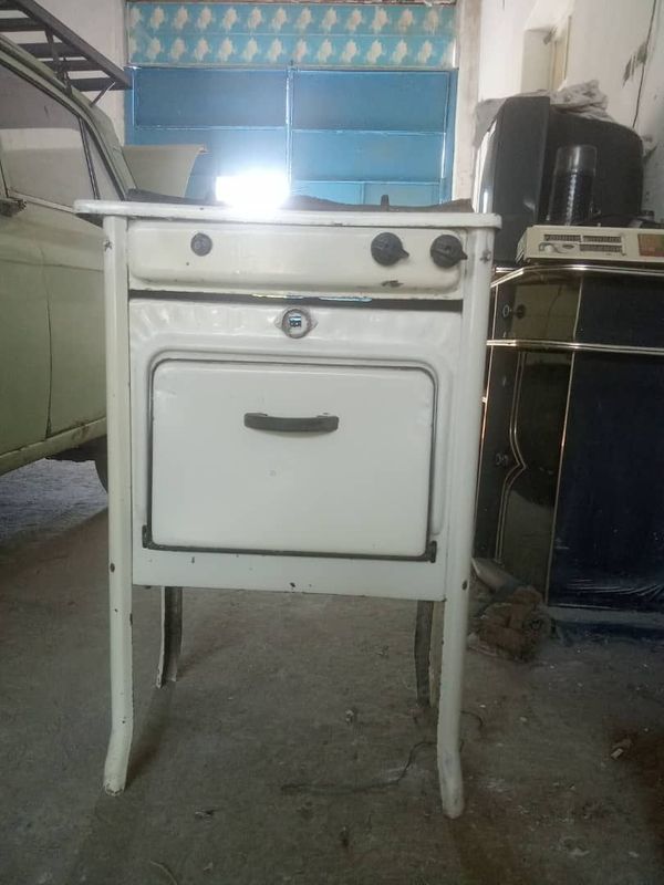 Gaz plitasi sotiladi Gaz plitasi sotiladi