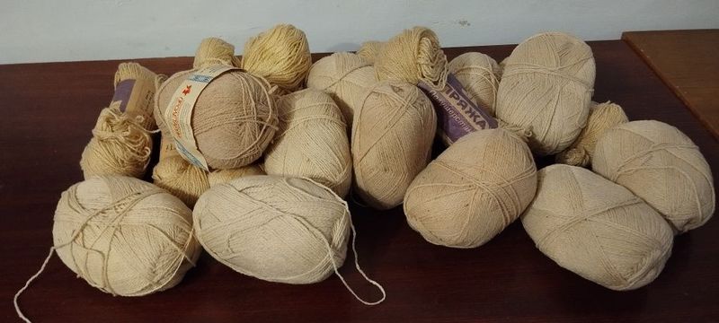 Пряжа полушерстянная.