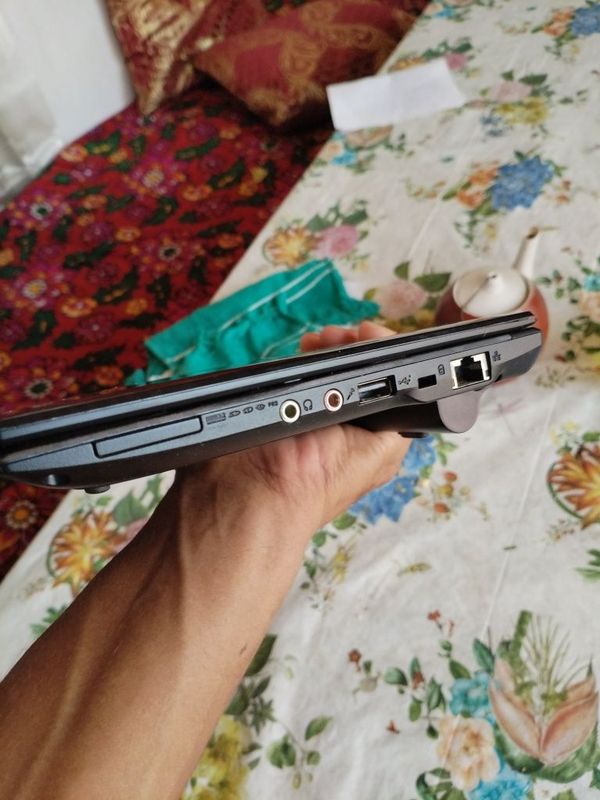 ASER netbukni sotiladi ASER netbukni sotiladi