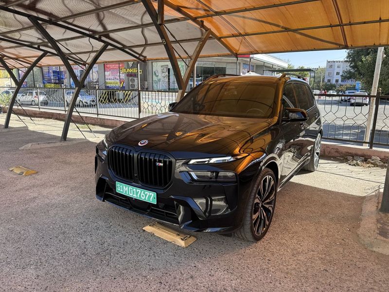 Bmw x 7 m60i 2023