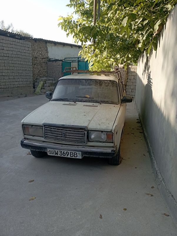 Vaz 2107 sotiladi