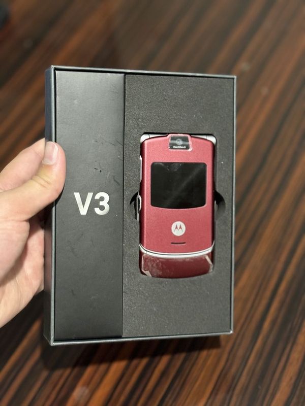 Perfectum Telefon Verizon Motorola rezer 3 va nomer Perfectum Telefon Verizon Motorola rezer 3 va nomer