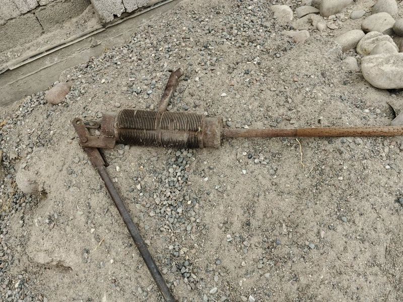 Kachalka suv chiqarish uchun qalin moshni 32 trubaga mojalangan Kachalka suv chiqarish uchun qalin moshni 32 trubaga mojalangan