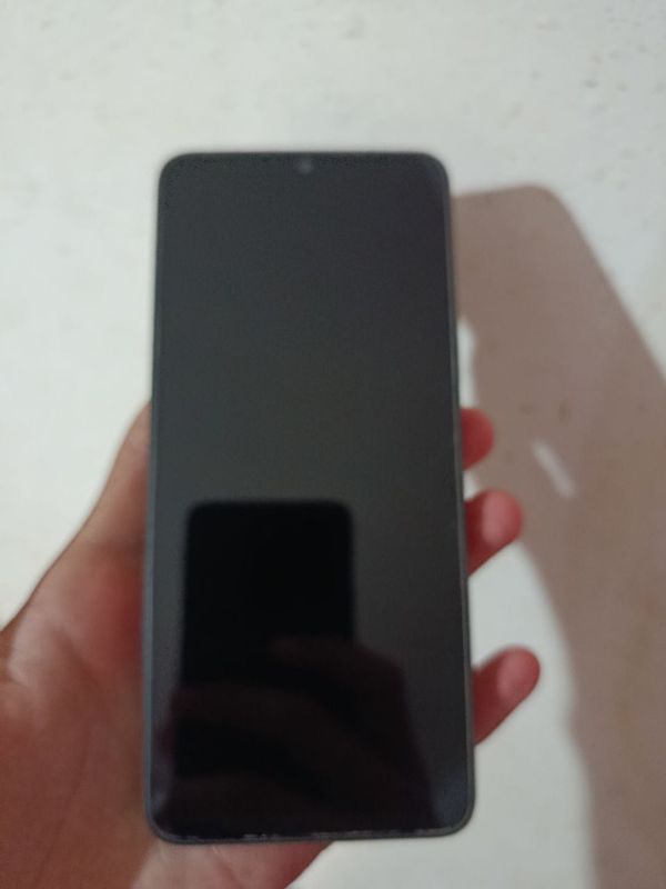 Redmi A3 telefoni srochno sotiladi