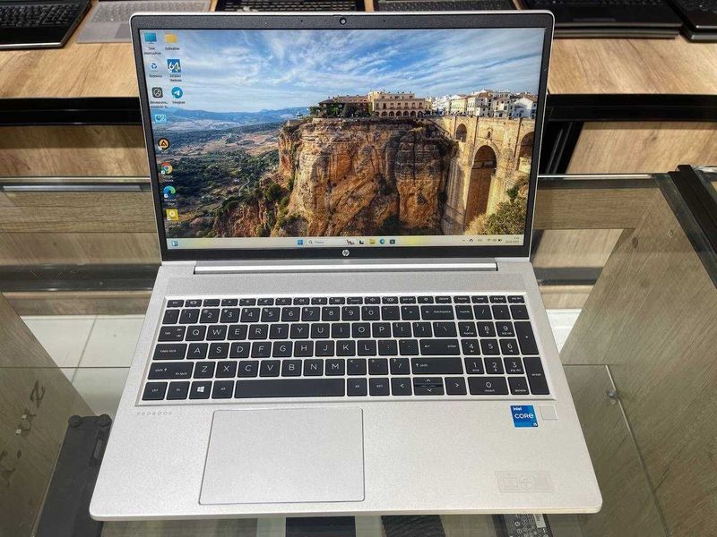 HP ProBook 650 G8 Core i5-1135G7 ran 8 ssd ssd 256