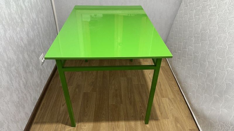 Кухонный стол с 6 стульями Кухонный стол с 6 стульями