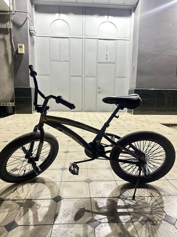 Velosiped BMX qora Velosiped BMX qora