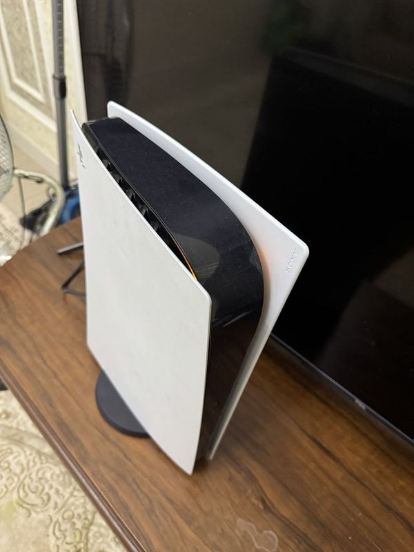 Playstation 5 srocni sotiladi Playstation 5 srocni sotiladi